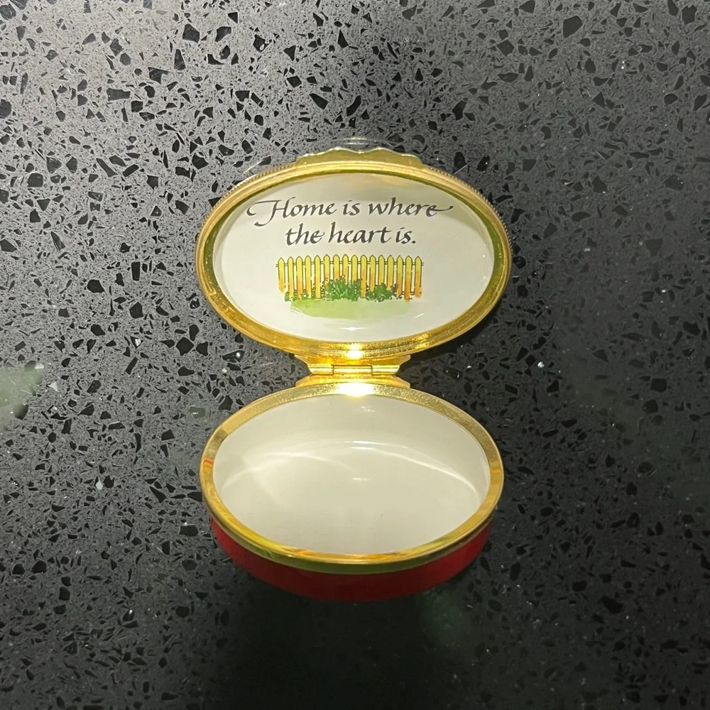 Small trinket jewelry box‎